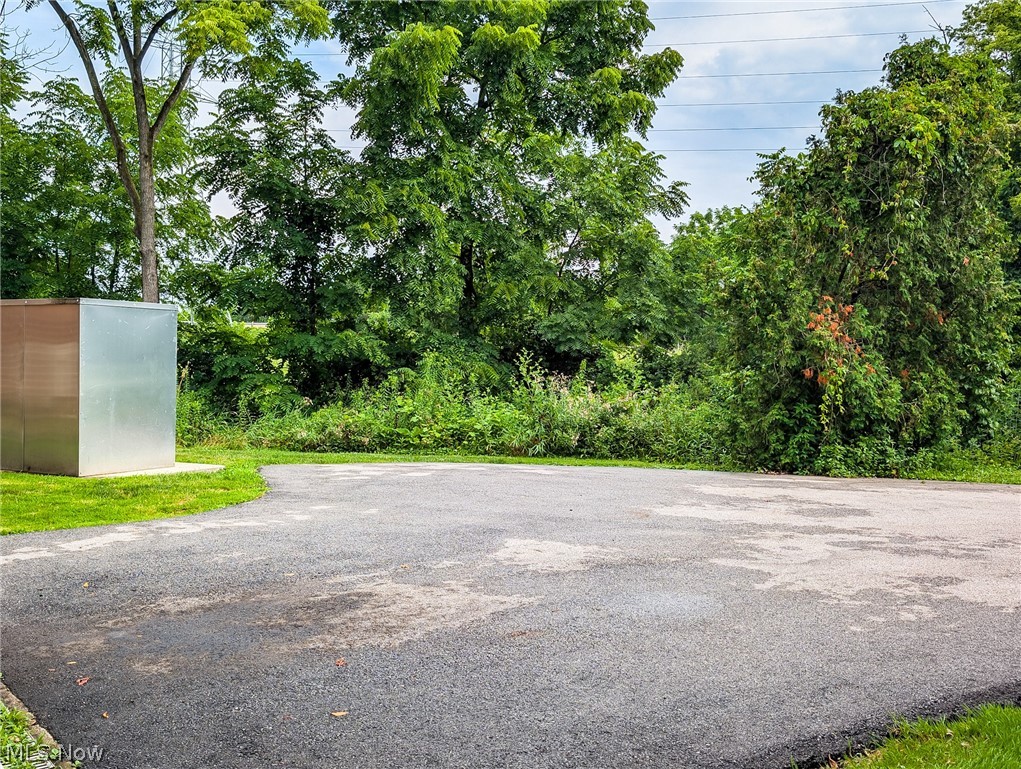 2069 Penguin Avenue Akron OH 44319