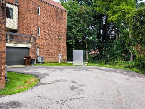 2069 Penguin Avenue Akron OH 44319
