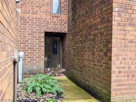 2069 Penguin Avenue Akron OH 44319