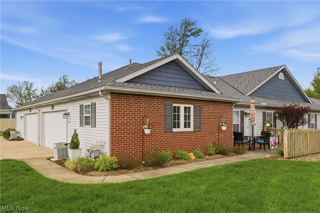519 Heather Woods Drive Elyria OH 44035