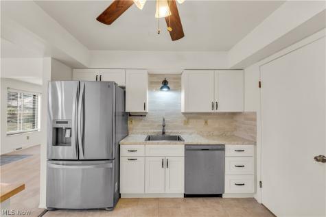 805 Tollis Parkway Broadview Heights OH 44147