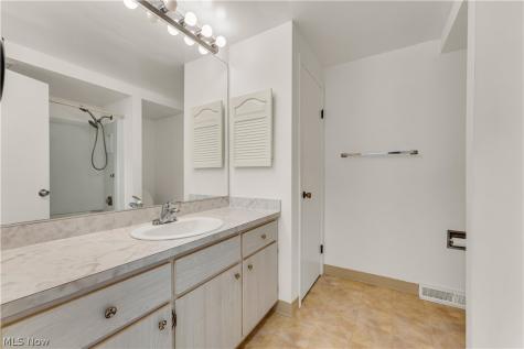 805 Tollis Parkway Broadview Heights OH 44147