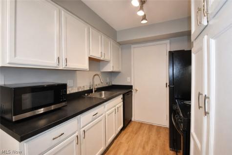 13956 Oakbrook Drive North Royalton OH 44133