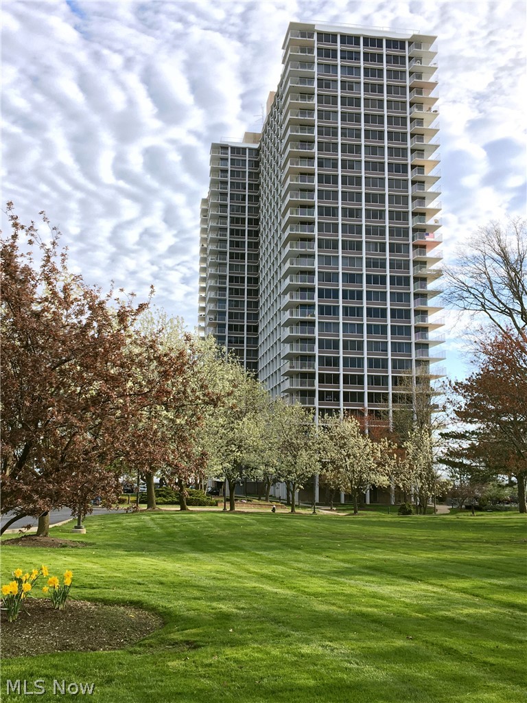 Lakewood OH, 12700 Lake Avenue, Unit 3013
