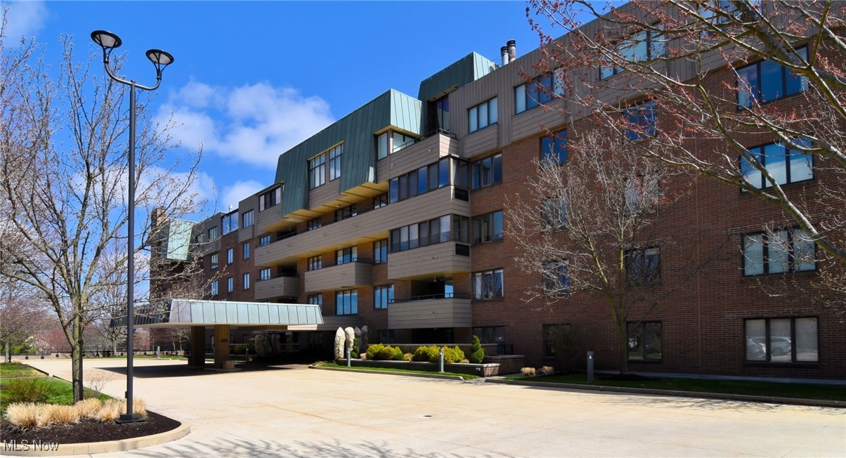 5200 Three Village Drive Lyndhurst OH 44124