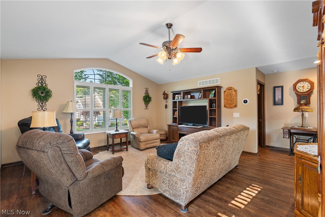 257 Woodbury Circle Dalton OH 44618