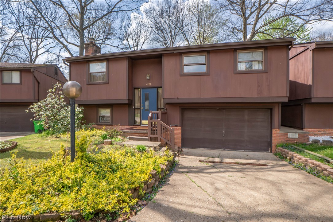 1744 Oak Trail Street NE Massillon OH 44646