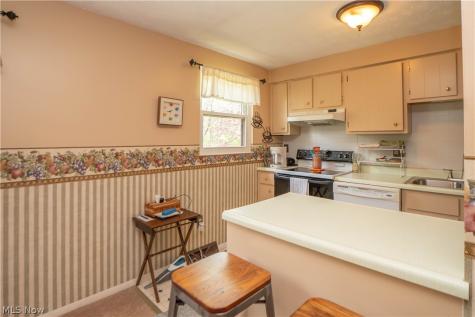 1744 Oak Trail Street NE Massillon OH 44646
