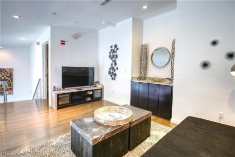 701 W Lakeside Avenue Cleveland OH 44113