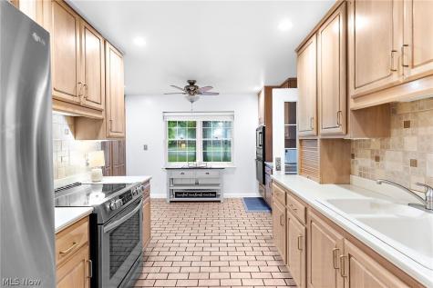 1338 Fox Run Drive Youngstown OH 44512