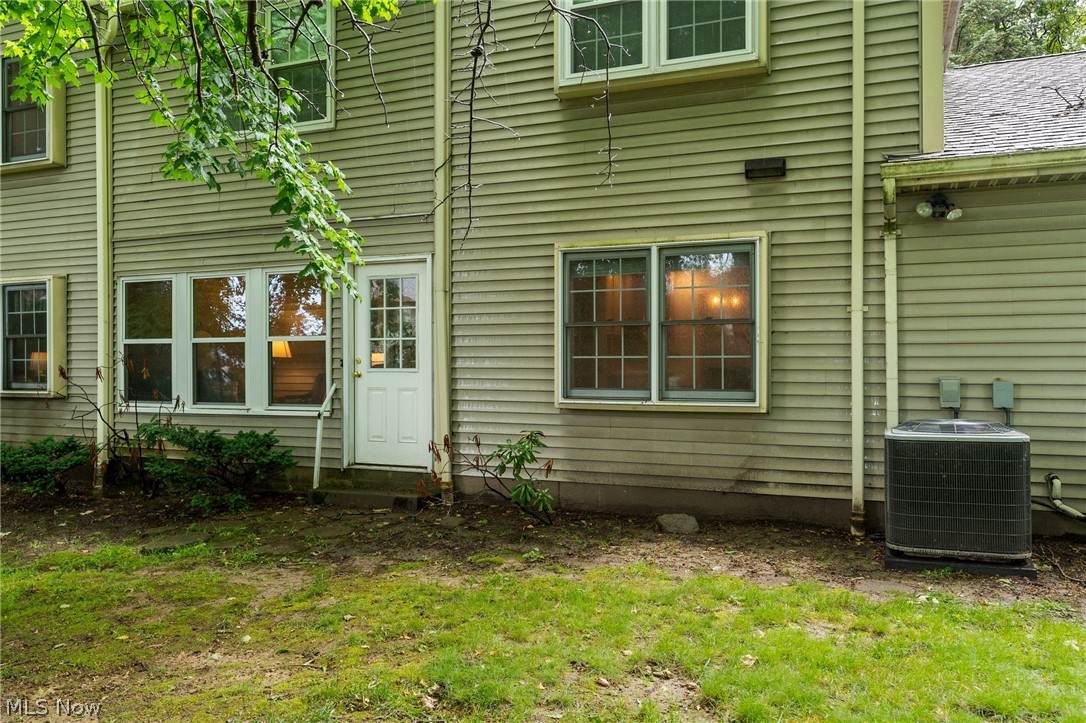 1338 Fox Run Drive Youngstown OH 44512