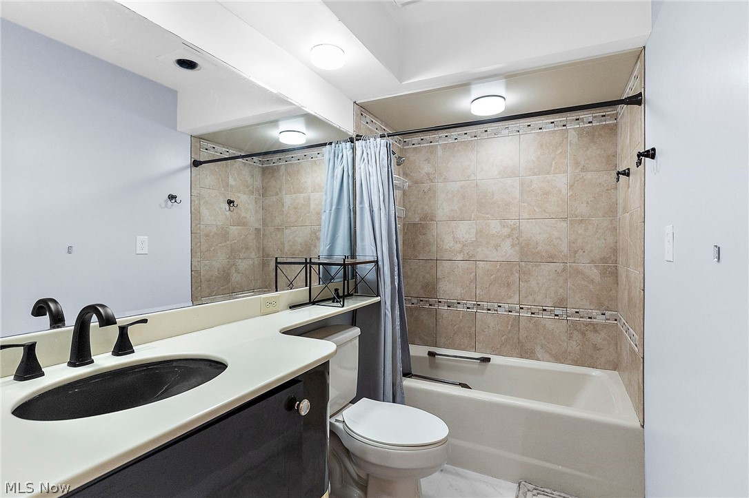 1338 Fox Run Drive Youngstown OH 44512