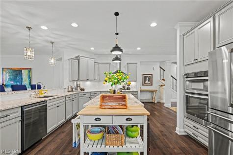 609 Burgess Circle Aurora OH 44202