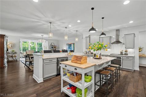 609 Burgess Circle Aurora OH 44202
