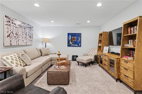 609 Burgess Circle Aurora OH 44202