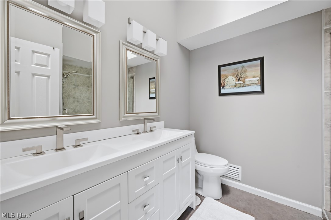 347 N Bayshore Drive Columbiana OH 44408