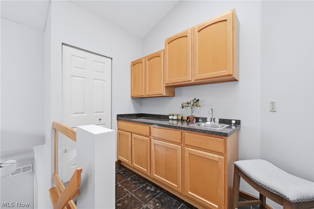 347 N Bayshore Drive Columbiana OH 44408