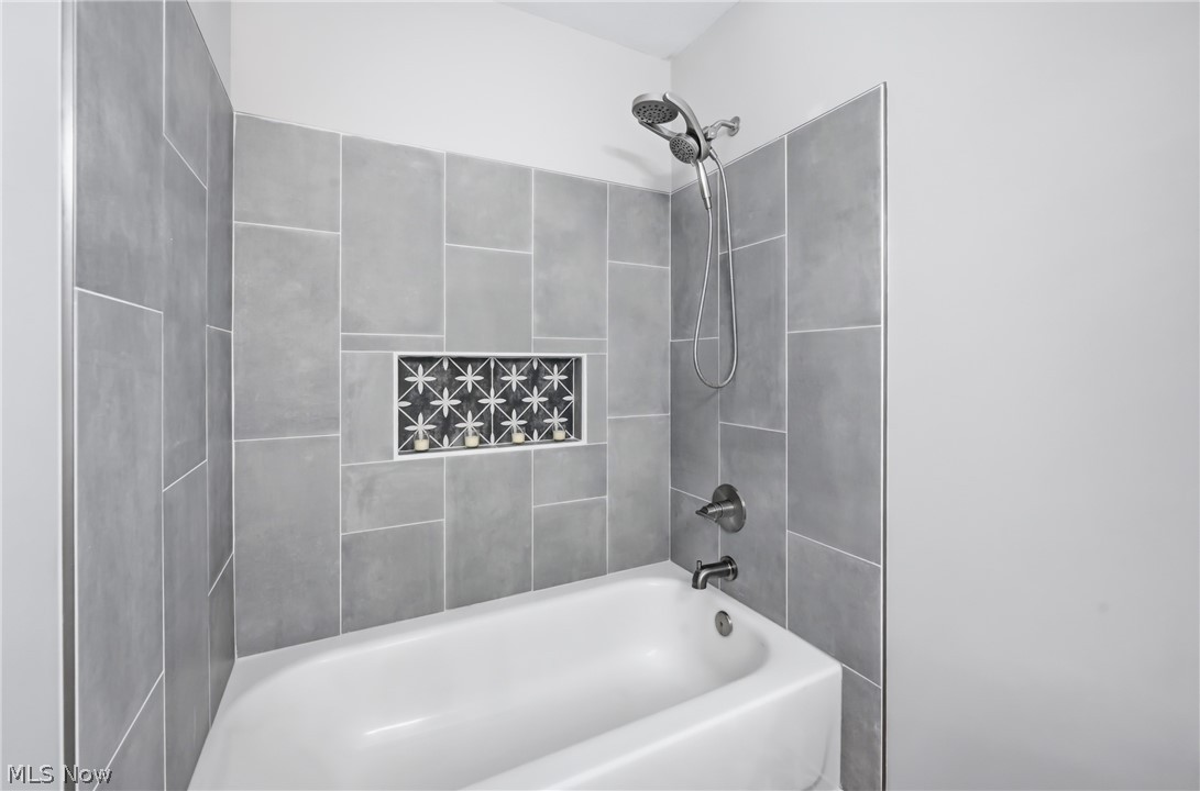 347 N Bayshore Drive Columbiana OH 44408