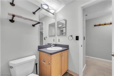 180 Fox Hollow Drive Mayfield Heights OH 44124