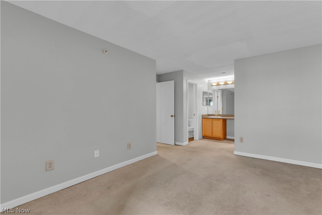 180 Fox Hollow Drive Mayfield Heights OH 44124