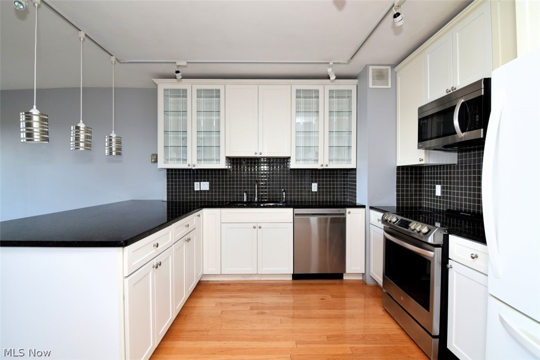 1 Bratenahl Place Bratenahl OH 44108