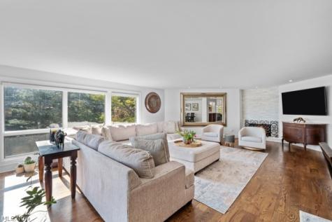 410 Darbys Run Bay Village OH 44140