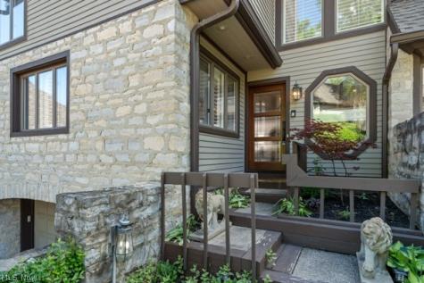 410 Darbys Run Bay Village OH 44140