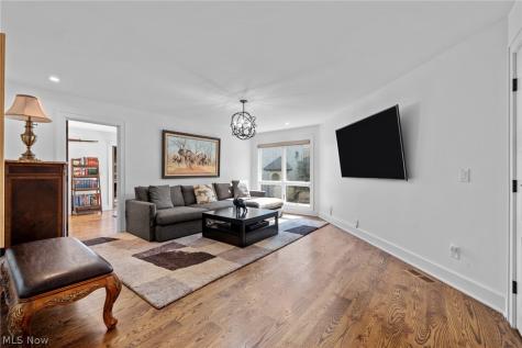 410 Darbys Run Bay Village OH 44140