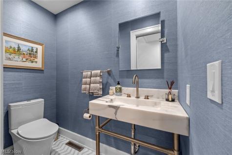 410 Darbys Run Bay Village OH 44140