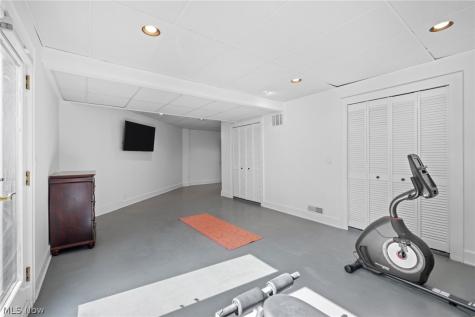 410 Darbys Run Bay Village OH 44140