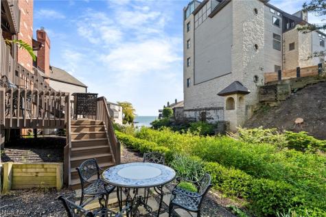 410 Darbys Run Bay Village OH 44140