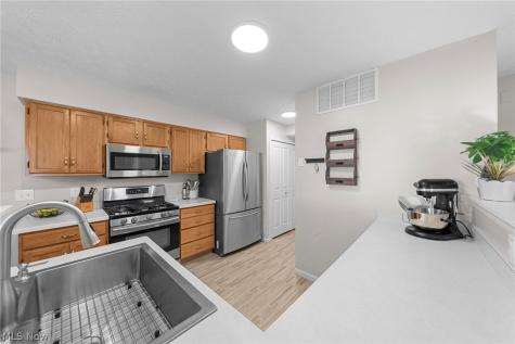 23213 Grist Mill Court Olmsted Falls OH 44138