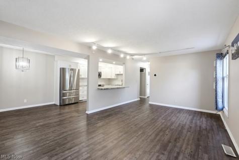 2109 Glouchester Drive Lyndhurst OH 44124