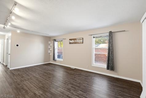 2109 Glouchester Drive Lyndhurst OH 44124