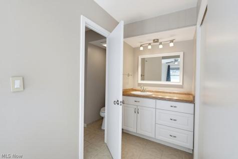 2109 Glouchester Drive Lyndhurst OH 44124