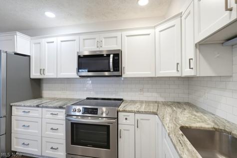 2109 Glouchester Drive Lyndhurst OH 44124