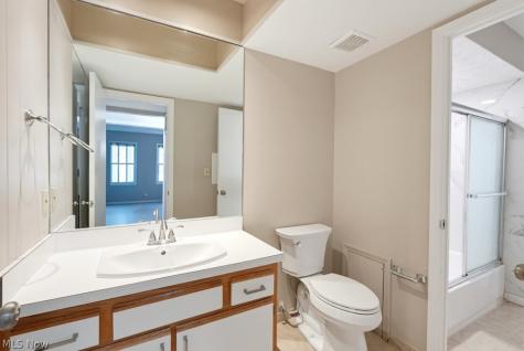 2109 Glouchester Drive Lyndhurst OH 44124