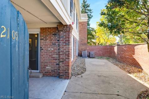 2109 Glouchester Drive Lyndhurst OH 44124