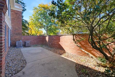 2109 Glouchester Drive Lyndhurst OH 44124
