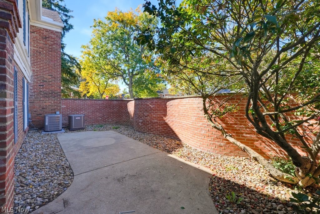 2109 Glouchester Drive Lyndhurst OH 44124