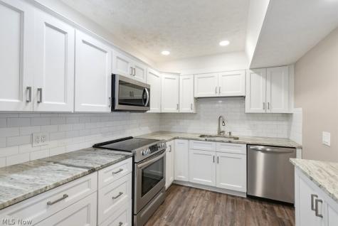 2109 Glouchester Drive Lyndhurst OH 44124