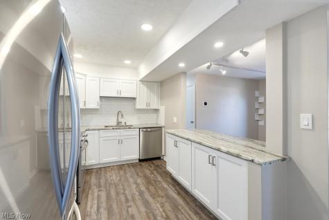 2109 Glouchester Drive Lyndhurst OH 44124