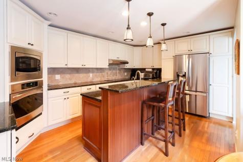 3 Hanover Lane Beachwood OH 44122