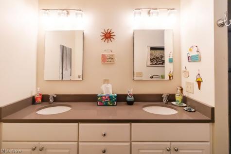 3 Hanover Lane Beachwood OH 44122