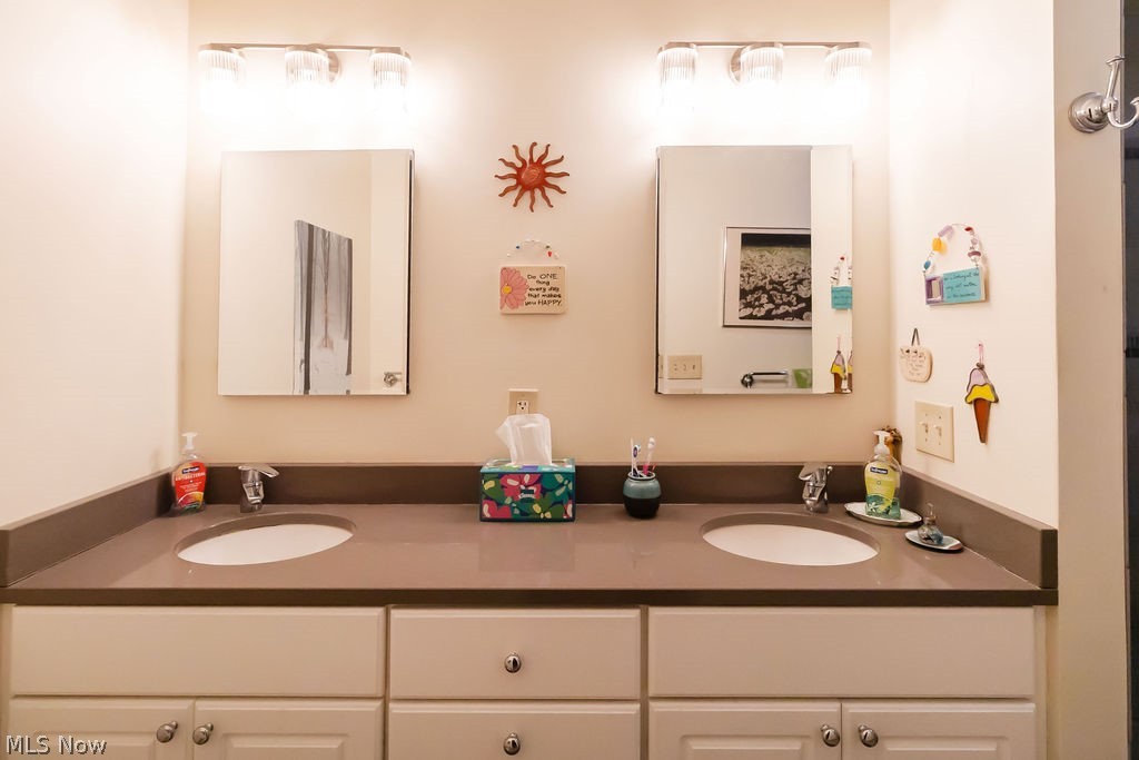3 Hanover Lane Beachwood OH 44122