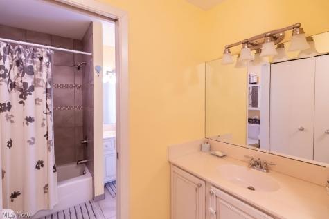 3 Hanover Lane Beachwood OH 44122