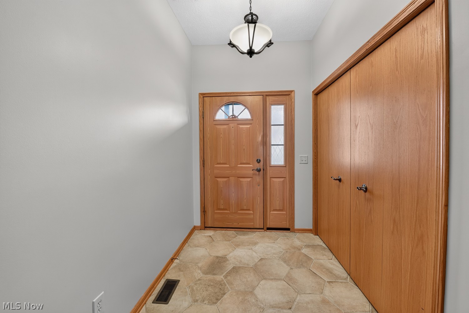 827 Cartier Drive Canal Fulton OH 44614