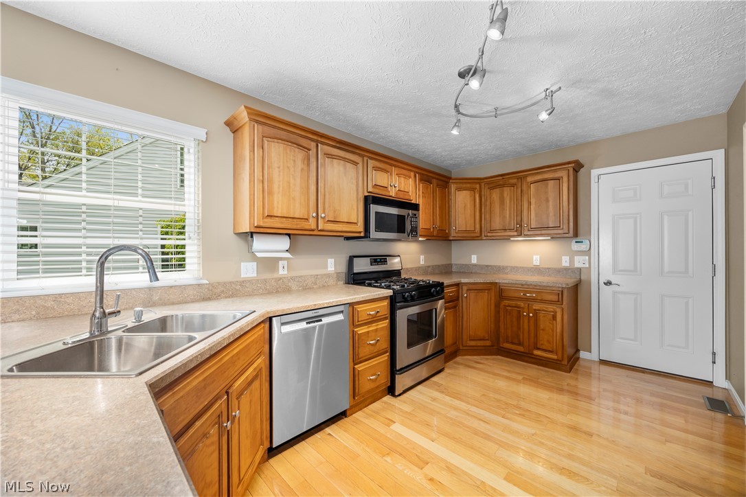 407 Clearbrook Drive Avon Lake OH 44012