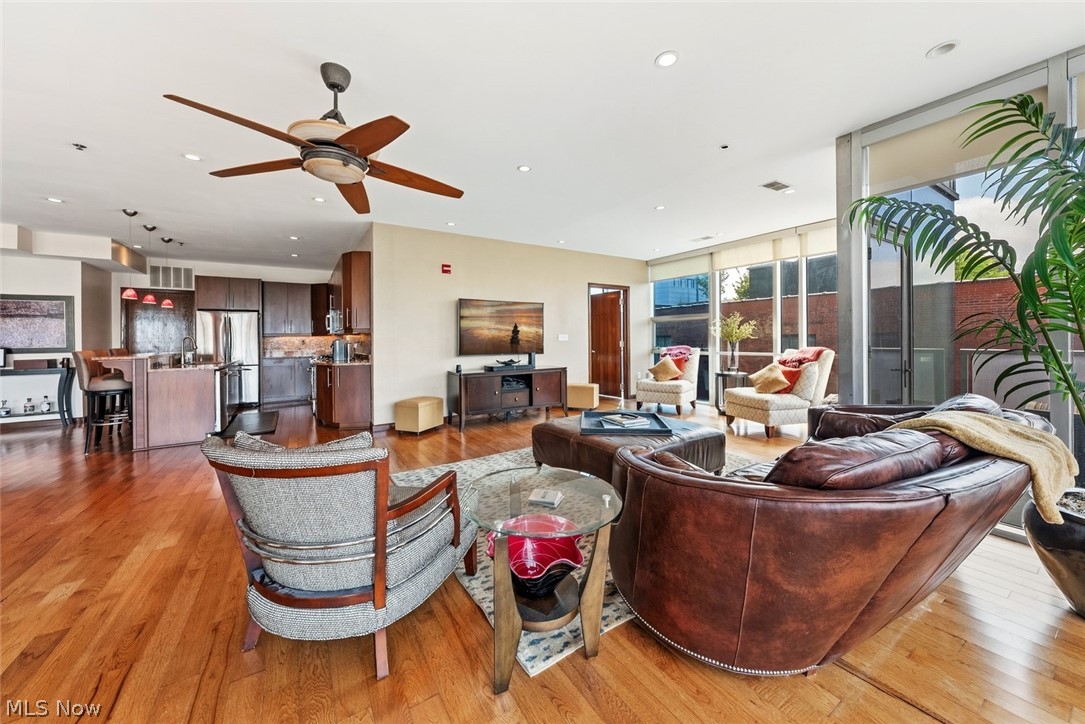 701 W Lakeside Avenue Cleveland OH 44113