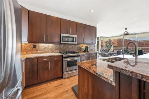 701 W Lakeside Avenue Cleveland OH 44113